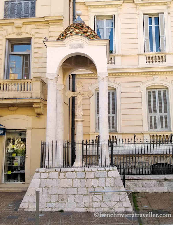 Marble Cross, Nice