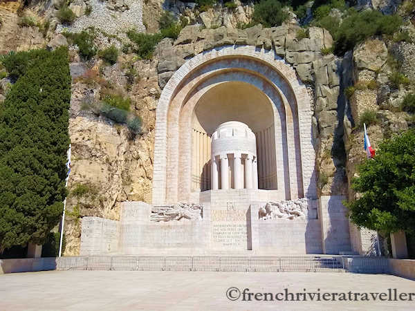 Monument aux Morts, quai des Etats-Unis