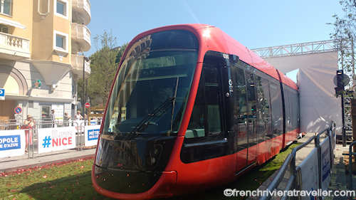 Line 2 tramway at Magnan